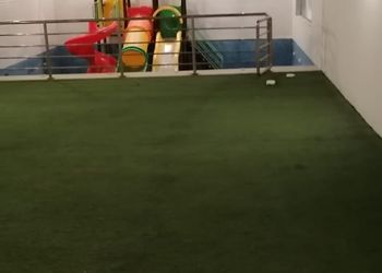شاليه بصالة ومسبح داخلي