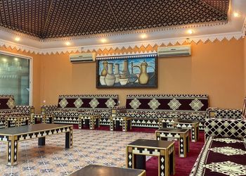 استراحة بمجالس واسعة ومسطح اخضر