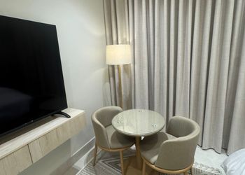استديو مصمم بديكور عصري وبسيط 