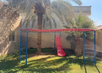 فيلا بغرف نوم ومجالس وخيمة ومسبح