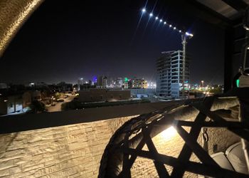 استديو بتصميم أنيق ودخول ذاتي