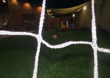 كوخ ريفي بمسبح وجلسة خارجية 
