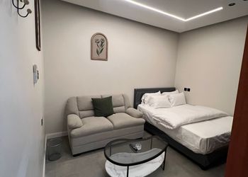 استديو هادئ بسرير ماستر 
