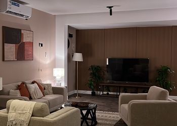 استديو بسرير مريح ومساحة واسعة 