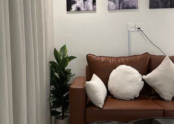 استديو بسرير ماستر وجلسة جانبية