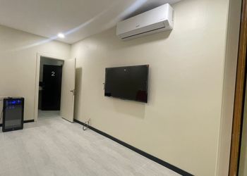 استديو بأثاث مريح وبسيط 