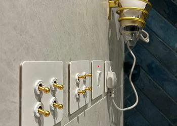 استديو بأثاث مريح وبسيط 