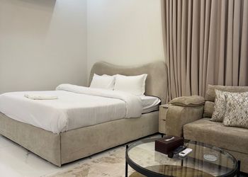 استديو بسرير ماستر وجلسة جانبية