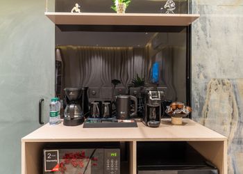 استديو بسرير ماستر وجلسة جانبية