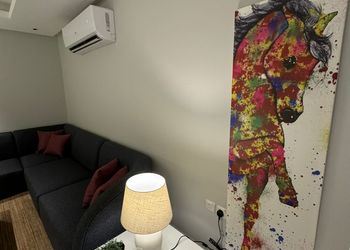 شقة بغرفة جلوس وغرفة نوم 
