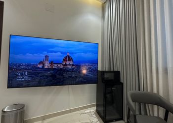 استديو بسرير ماستر وجلسه جانبيه