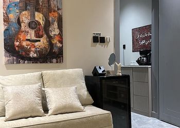 استديو بسرير ماستر وجلسة جانبية 
