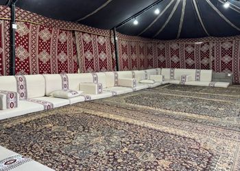 مخيم بجلسة خارجية وأجواء ممتعة