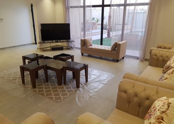 شاليه بمسطح اخضر