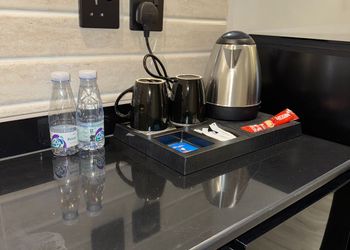 استديو بأثاث مريح وبسيط 