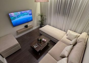 شقة بصالة وغرفة نوم وغرفة سينما