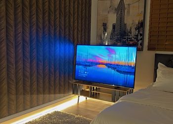 استديو بأثاث مريح وبسيط