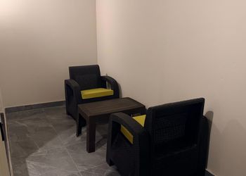 استديو بكراج خاص وبلكونه