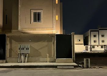 شقة بغرفة معيشة وغرفة نوم 