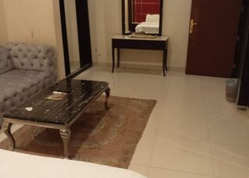 غرفة بسرير ماستر