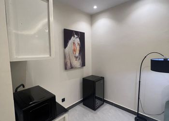 استديو هادئ بدخول ذاتي 