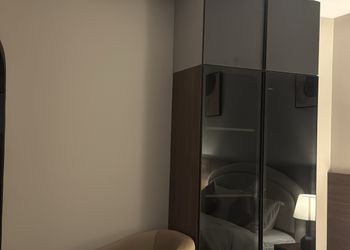 استديو بسرير ماستر وجلسة جانبية