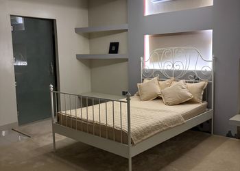 شاليه بسطح اخضر وصالة جلوس