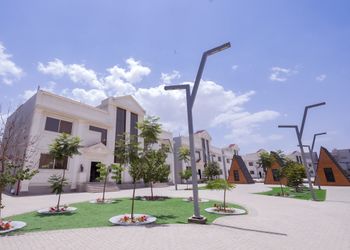 منتجع فندقي بمسبح