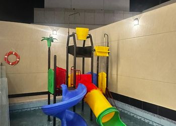 شاليه بألعاب مائية ومسبح خارجي