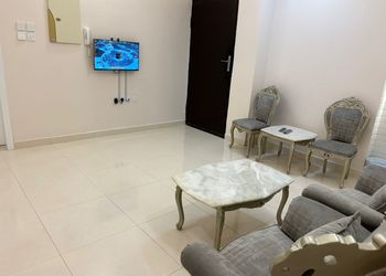 شقة بصالة و مجلس وغرف نوم