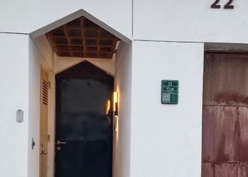 استديو بأثاث مريح وبسيط 