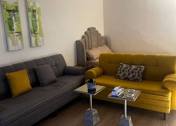استديو بأثاث مريح وبسيط 