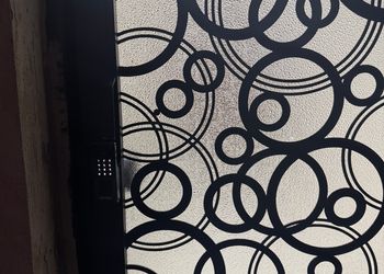 شقه بأثاث مريح وبسيط