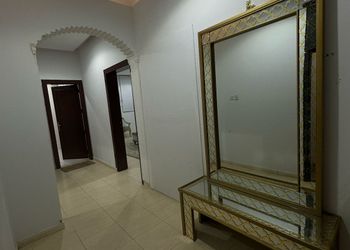 شقة بغرفة معيشة وغرفة نوم 