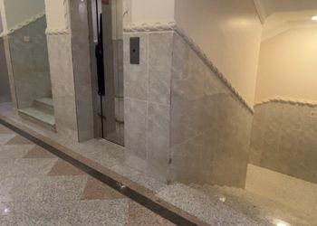 شقة بغرفة معيشة وغرفتين نوم 