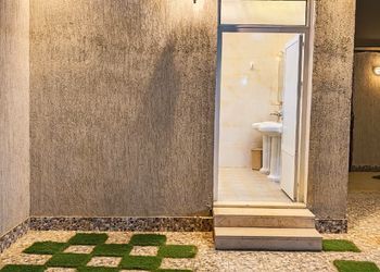 شاليه بألعاب أطفال وجلسة خارجية