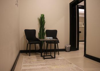 استديو بأثاث مريح وبسيط 