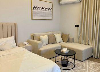 استديو بسرير ماستر وجلسة جانبية