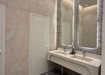 استراحة بجلسة خارجية ومسطح اخضر