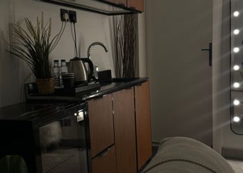 استديو بدخول ذاتي وتصميم هادئ 