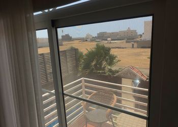 شاليه بجلسة خارجية وغرفتين نوم 