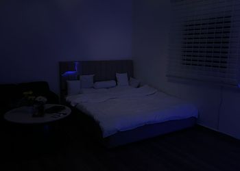 استديو بسرير ماستر وجلسة جانبية 
