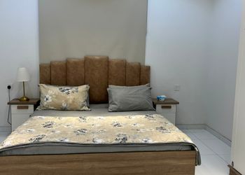 شقة بغرفة معيشة وغرفة نوم 