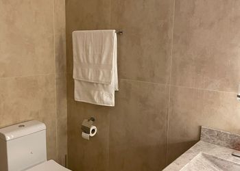 استراحة بمسطح اخضر ومجالس