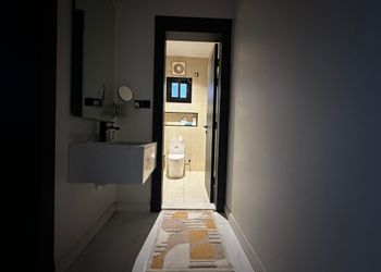 شقة بصالة أنيقة ودخول ذاتي