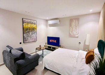 استديو بدخول ذاتي وسرير مريح
