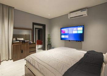 استديو بسرير ماستر وتلفزيون 