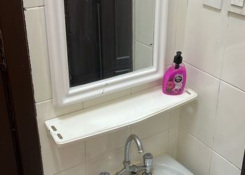 استديو بسرير ماستر وجلسة جانبية