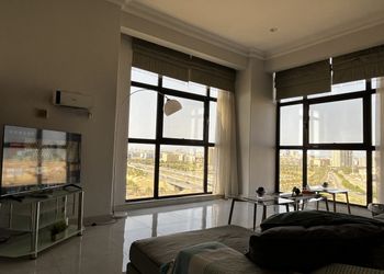 شقة بإطلالة مميزة على مدينة 