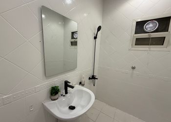 استديو بأثاث مريح وبسيط 